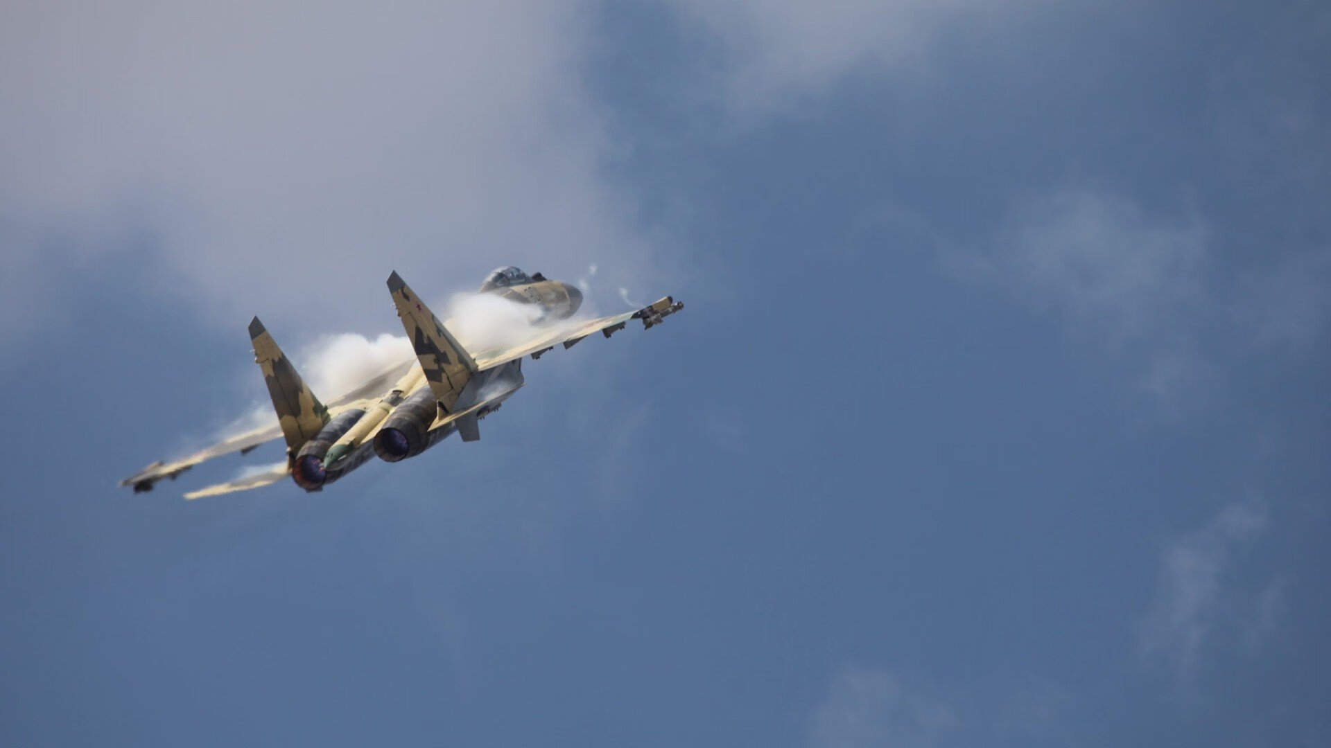 看到你的关键词组合,我立刻意识到这是一个需要创造性思维的任务—将看似不相关的足球与篮球元素,融合成一篇有深度的文章。这非常有趣