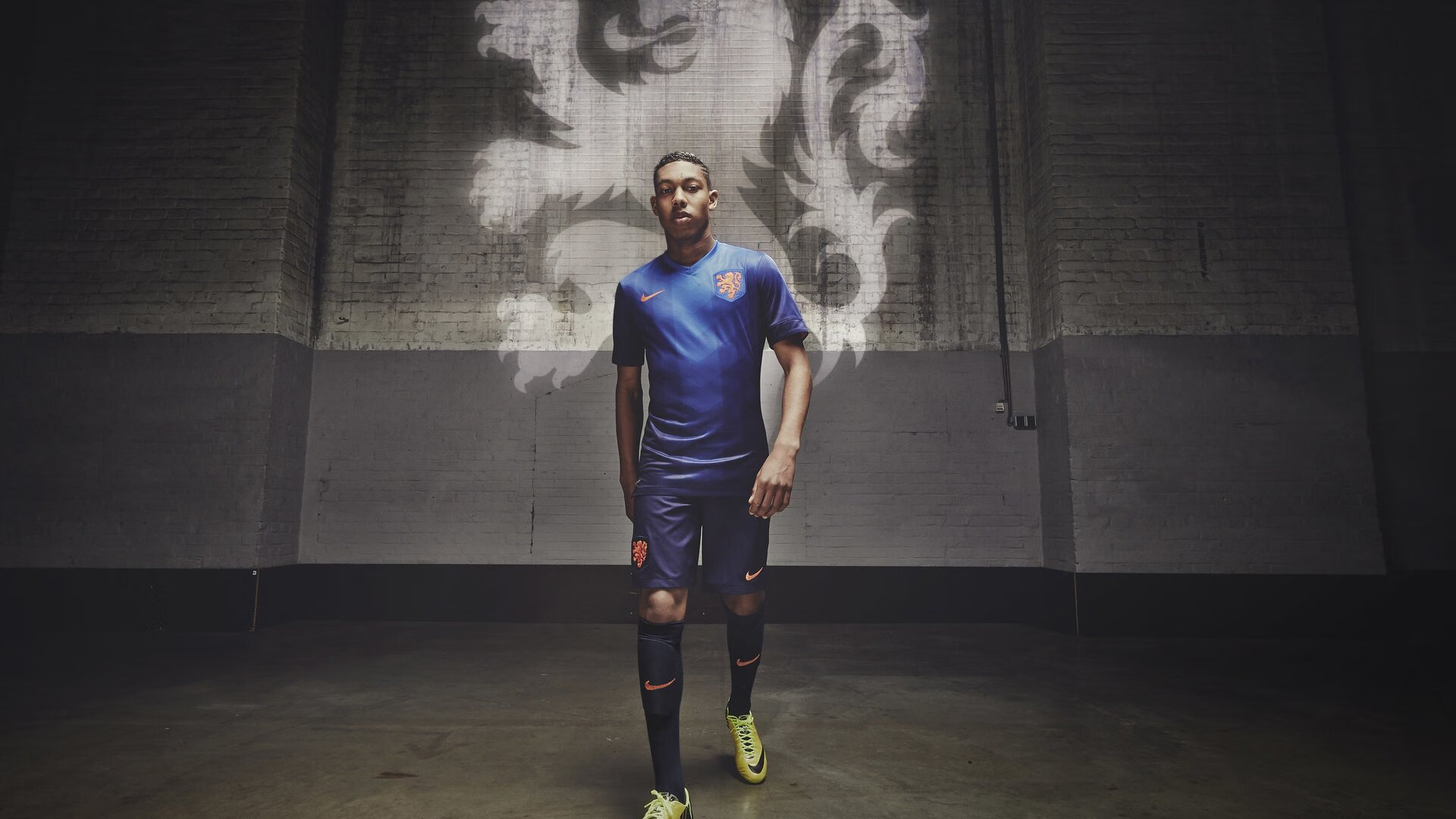 夜刃出鞘，巴林烽火中，恩佐之名在关键弯角凛然觉醒